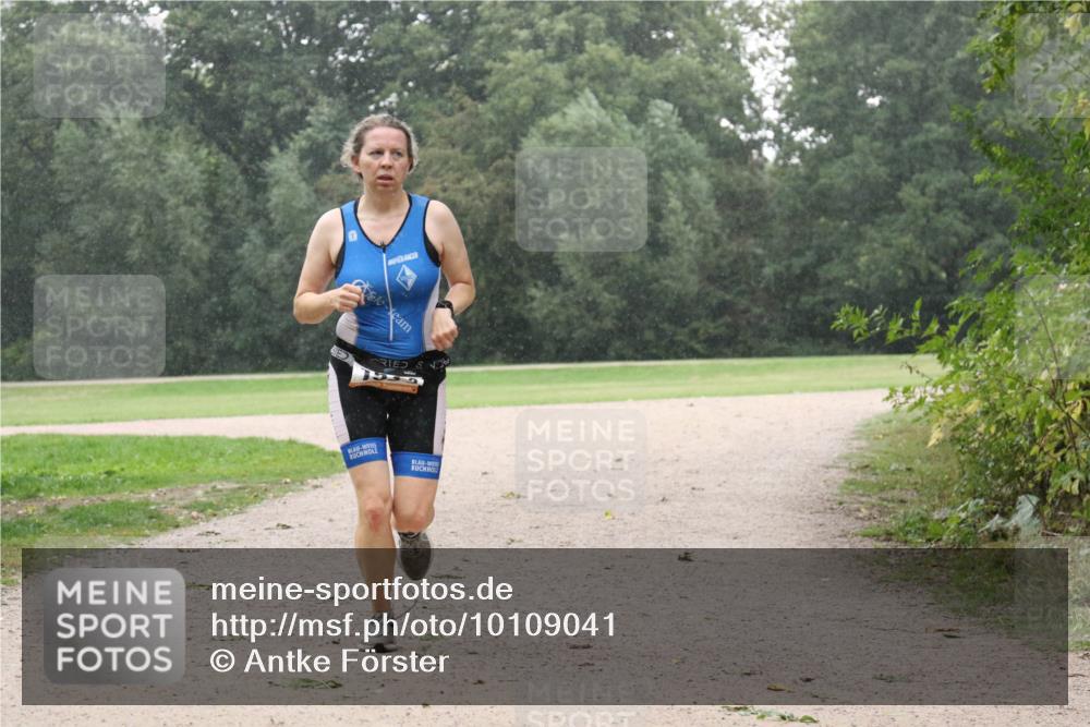 30.08.2026 - Elbe Triathlon Hamburg Antke Förster http://msf.ph/oto/10109041 30.08.2026 15:39:27 Laufen  meine-sportfotos.de