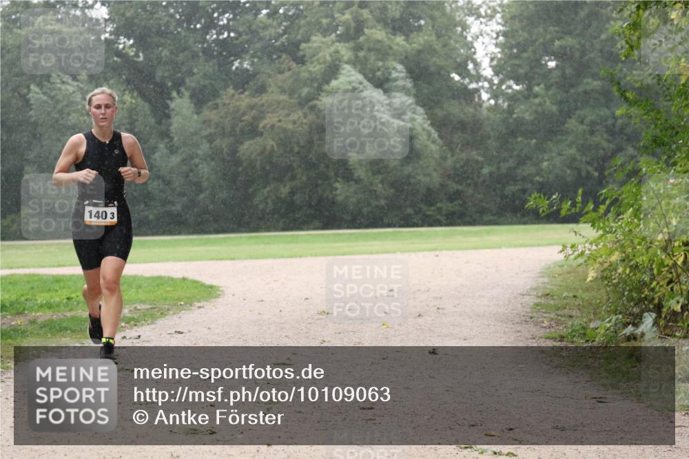 30.08.2026 - Elbe Triathlon Hamburg Antke Förster http://msf.ph/oto/10109063 30.08.2026 15:39:48 Laufen 1403 meine-sportfotos.de