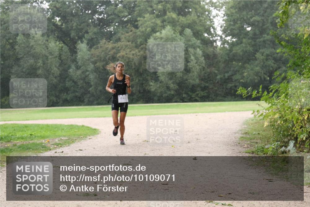 30.08.2026 - Elbe Triathlon Hamburg Antke Förster http://msf.ph/oto/10109071 30.08.2026 15:40:28 Laufen 7761 meine-sportfotos.de