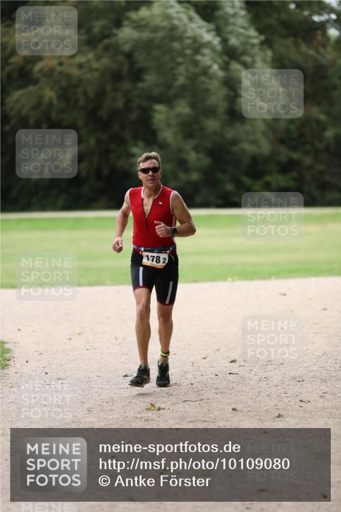 30.08.2026 - Elbe Triathlon Hamburg Antke Förster http://msf.ph/oto/10109080 30.08.2026 15:07:17 Laufen 178, 2 meine-sportfotos.de
