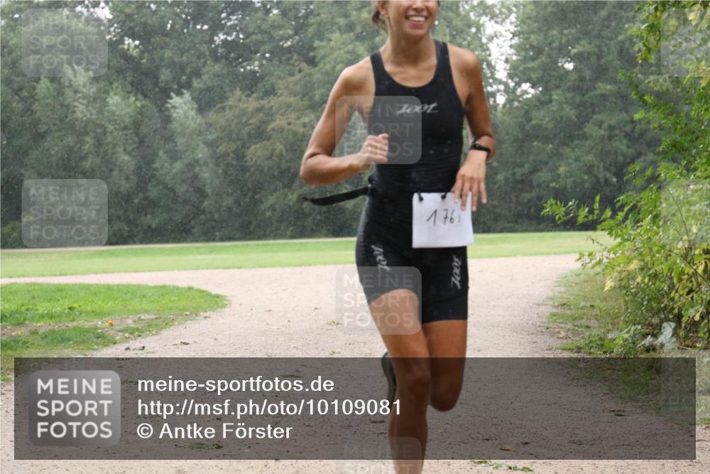 30.08.2026 - Elbe Triathlon Hamburg Antke Förster http://msf.ph/oto/10109081 30.08.2026 15:40:31 Laufen 7001, 1001, 176 meine-sportfotos.de