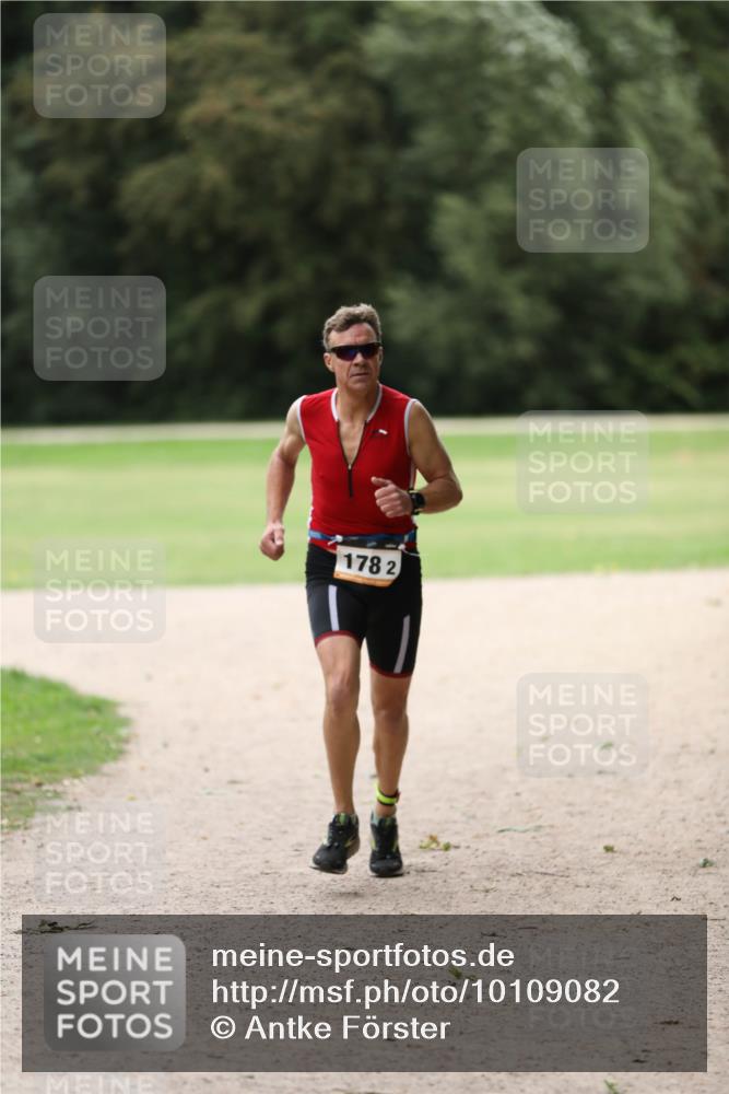 30.08.2026 - Elbe Triathlon Hamburg Antke Förster http://msf.ph/oto/10109082 30.08.2026 15:07:17 Laufen 178, 2 meine-sportfotos.de