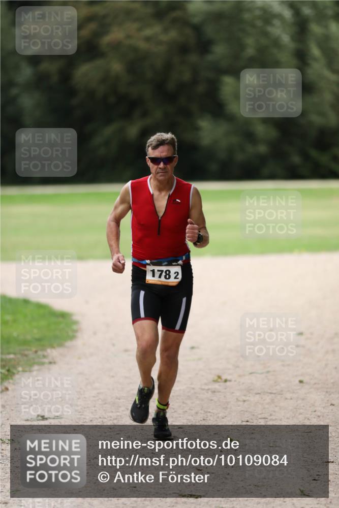 30.08.2026 - Elbe Triathlon Hamburg Antke Förster http://msf.ph/oto/10109084 30.08.2026 15:07:18 Laufen 178, 2 meine-sportfotos.de