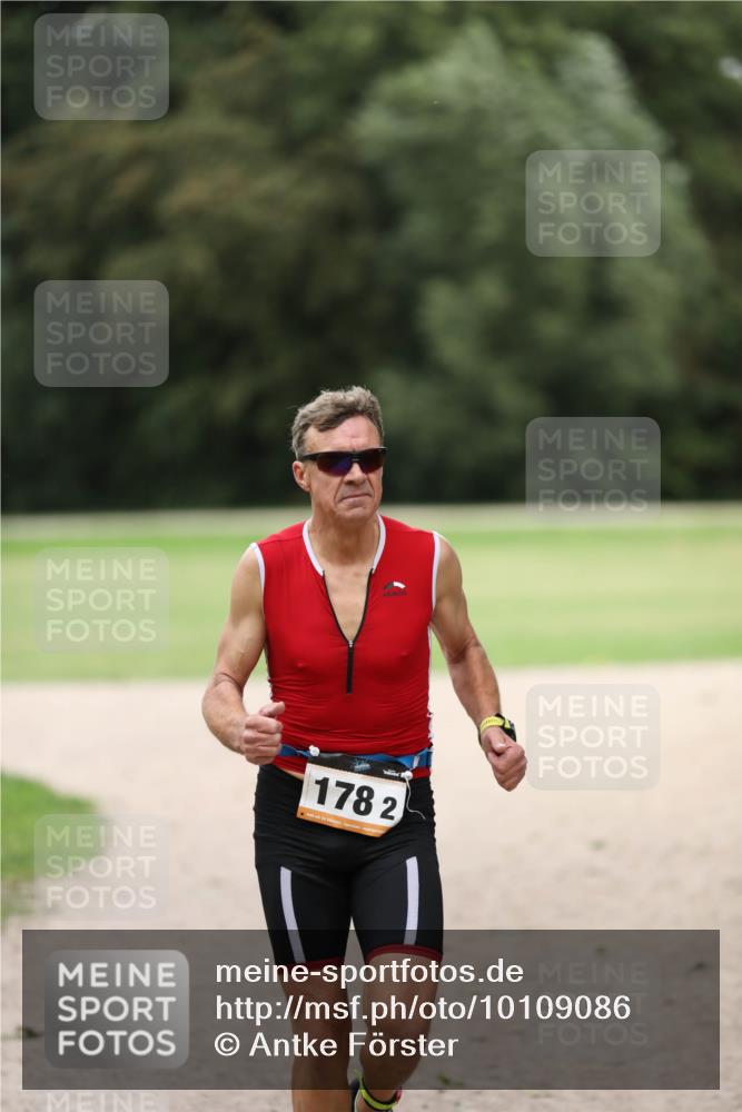 30.08.2026 - Elbe Triathlon Hamburg Antke Förster http://msf.ph/oto/10109086 30.08.2026 15:07:19 Laufen 178, 2 meine-sportfotos.de