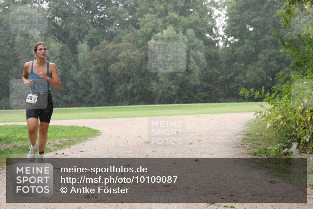 30.08.2026 - Elbe Triathlon Hamburg Antke Förster http://msf.ph/oto/10109087 30.08.2026 15:40:44 Laufen 49, 3 meine-sportfotos.de