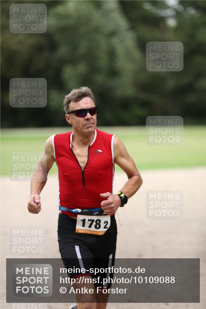 30.08.2026 - Elbe Triathlon Hamburg Antke Förster http://msf.ph/oto/10109088 30.08.2026 15:07:20 Laufen 1782 meine-sportfotos.de