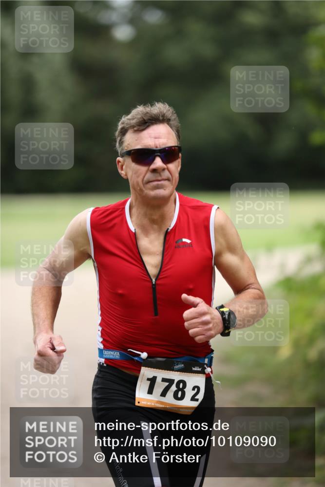 30.08.2026 - Elbe Triathlon Hamburg Antke Förster http://msf.ph/oto/10109090 30.08.2026 15:07:20 Laufen 1782 meine-sportfotos.de