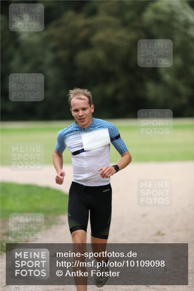 30.08.2026 - Elbe Triathlon Hamburg Antke Förster http://msf.ph/oto/10109098 30.08.2026 15:07:33 Laufen  meine-sportfotos.de