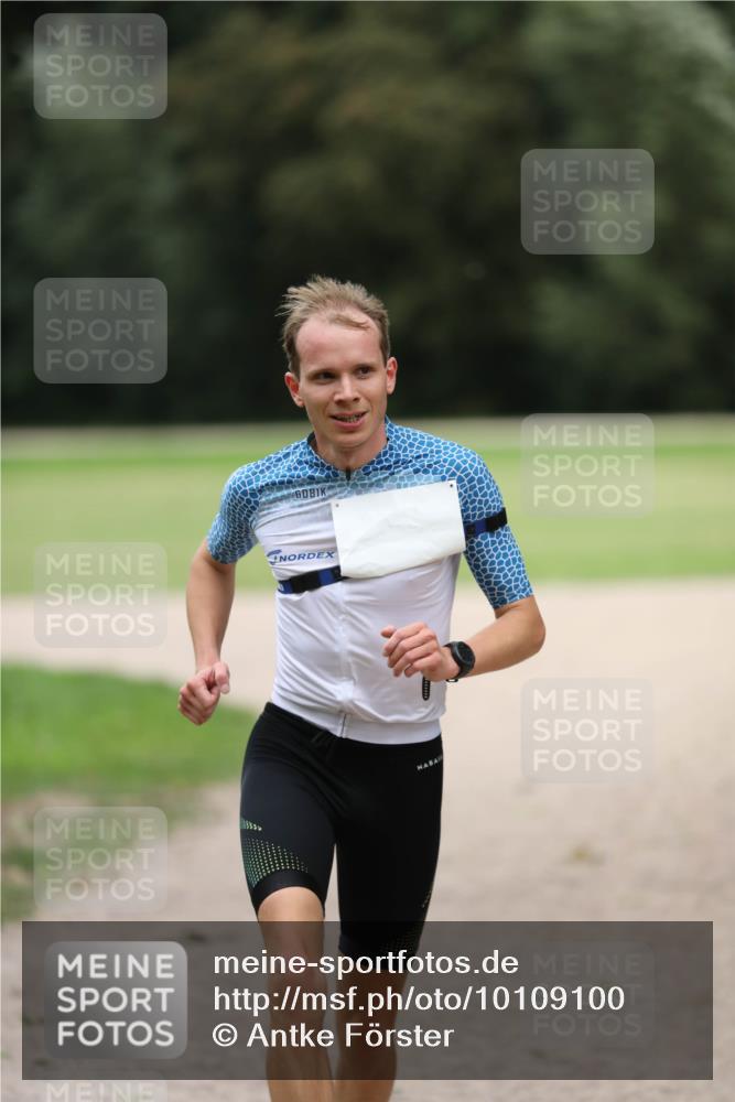 30.08.2026 - Elbe Triathlon Hamburg Antke Förster http://msf.ph/oto/10109100 30.08.2026 15:07:34 Laufen  meine-sportfotos.de
