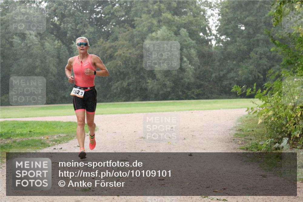 30.08.2026 - Elbe Triathlon Hamburg Antke Förster http://msf.ph/oto/10109101 30.08.2026 15:41:23 Laufen 152, 3 meine-sportfotos.de