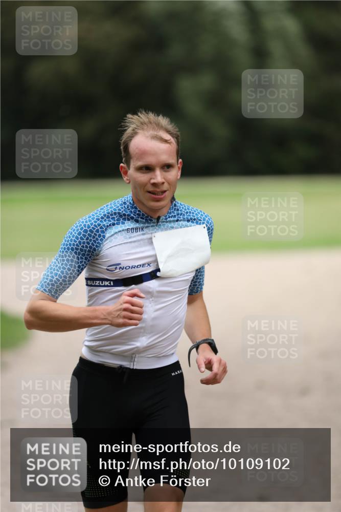 30.08.2026 - Elbe Triathlon Hamburg Antke Förster http://msf.ph/oto/10109102 30.08.2026 15:07:34 Laufen  meine-sportfotos.de
