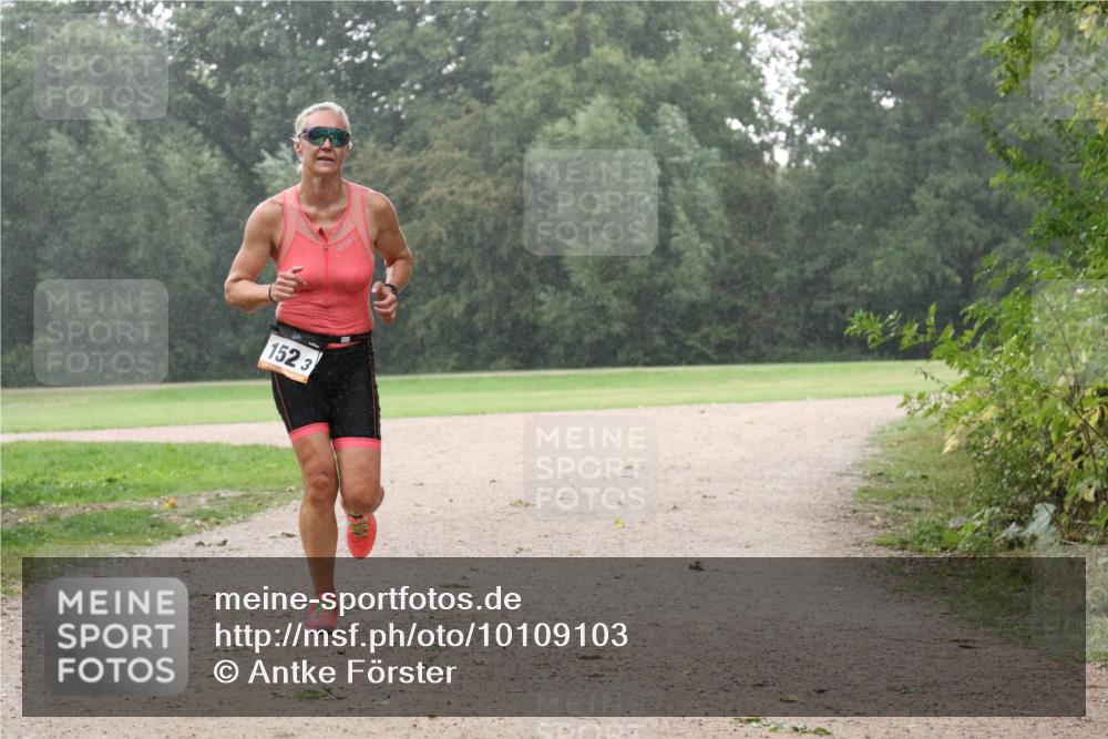30.08.2026 - Elbe Triathlon Hamburg Antke Förster http://msf.ph/oto/10109103 30.08.2026 15:41:24 Laufen 152, 3 meine-sportfotos.de