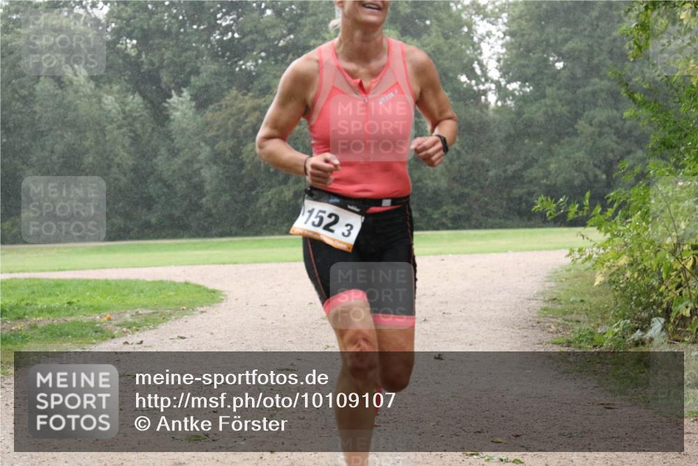 30.08.2026 - Elbe Triathlon Hamburg Antke Förster http://msf.ph/oto/10109107 30.08.2026 15:41:25 Laufen 152, 3 meine-sportfotos.de