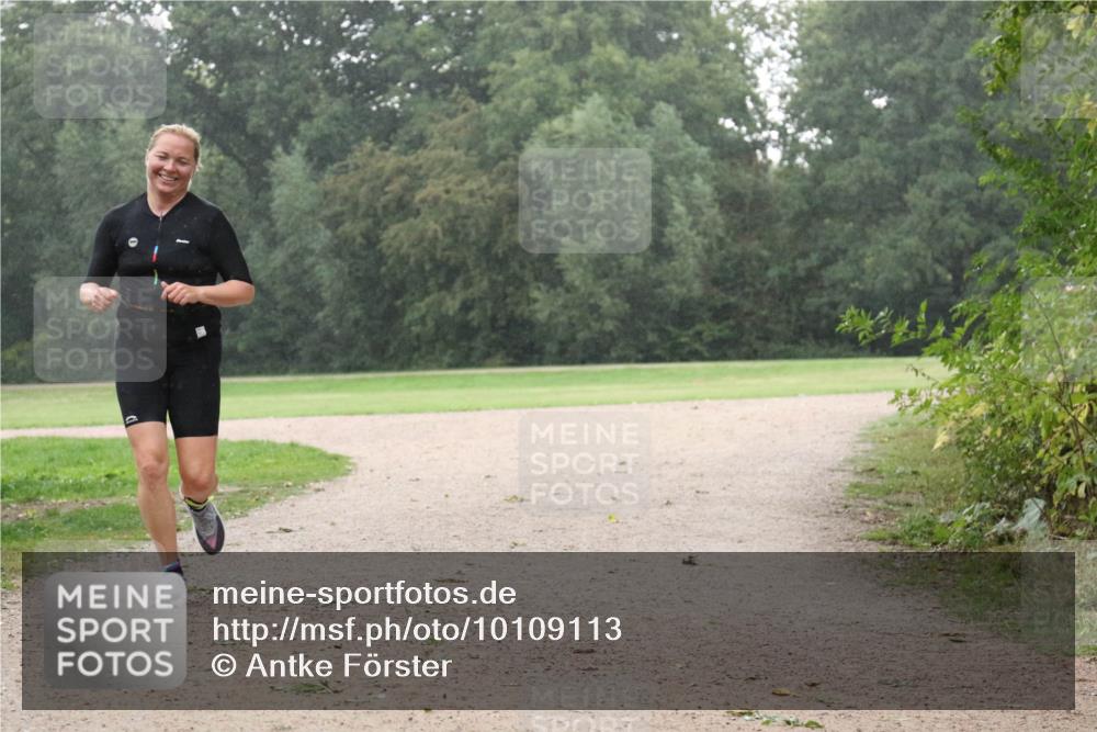 30.08.2026 - Elbe Triathlon Hamburg Antke Förster http://msf.ph/oto/10109113 30.08.2026 15:41:48 Laufen  meine-sportfotos.de