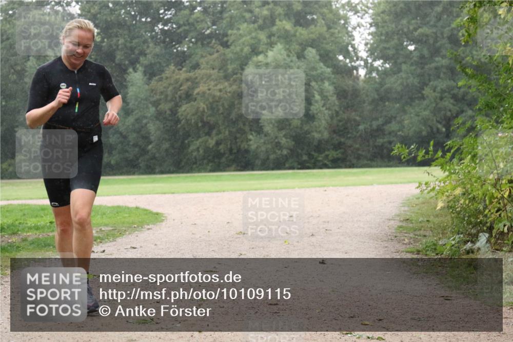 30.08.2026 - Elbe Triathlon Hamburg Antke Förster http://msf.ph/oto/10109115 30.08.2026 15:41:48 Laufen  meine-sportfotos.de
