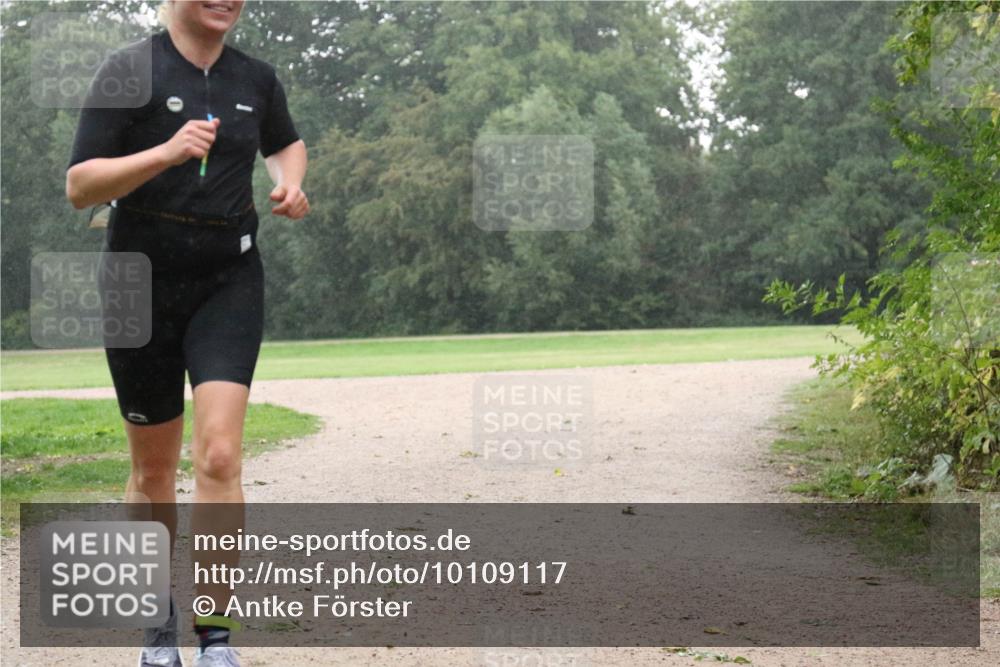 30.08.2026 - Elbe Triathlon Hamburg Antke Förster http://msf.ph/oto/10109117 30.08.2026 15:41:49 Laufen  meine-sportfotos.de