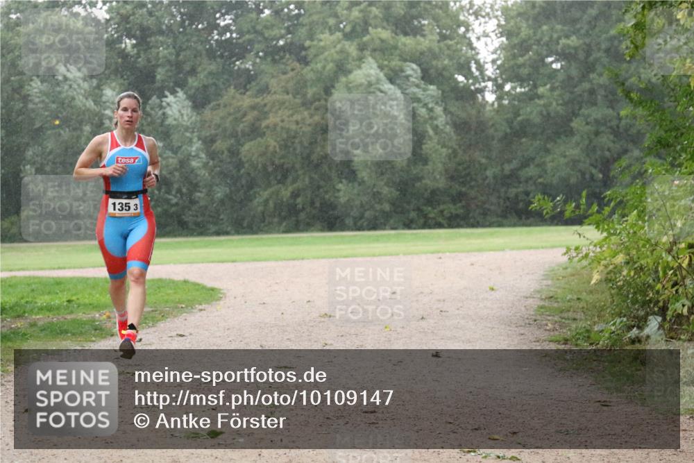 30.08.2026 - Elbe Triathlon Hamburg Antke Förster http://msf.ph/oto/10109147 30.08.2026 15:43:06 Laufen 135, 3 meine-sportfotos.de