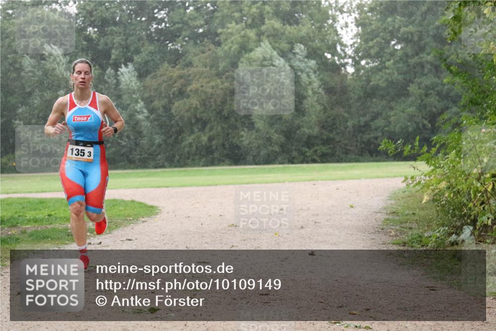 30.08.2026 - Elbe Triathlon Hamburg Antke Förster http://msf.ph/oto/10109149 30.08.2026 15:43:07 Laufen 135, 3 meine-sportfotos.de