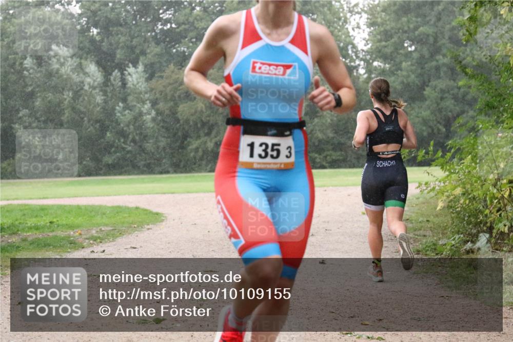 30.08.2026 - Elbe Triathlon Hamburg Antke Förster http://msf.ph/oto/10109155 30.08.2026 15:43:08 Laufen 1353 meine-sportfotos.de