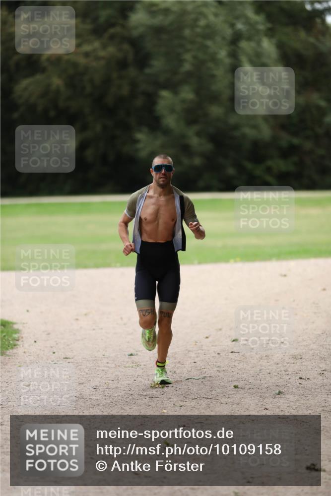30.08.2026 - Elbe Triathlon Hamburg Antke Förster http://msf.ph/oto/10109158 30.08.2026 15:10:25 Laufen  meine-sportfotos.de