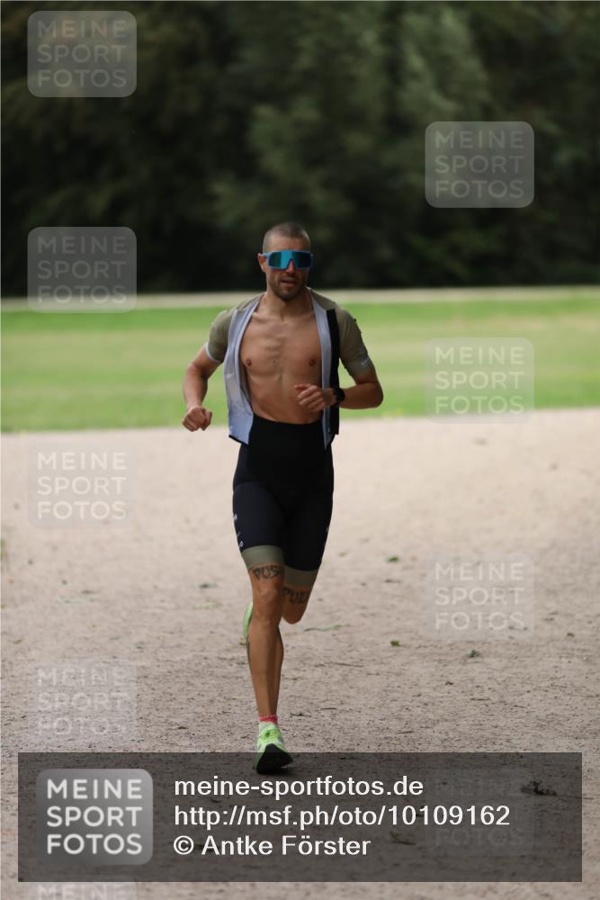 30.08.2026 - Elbe Triathlon Hamburg Antke Förster http://msf.ph/oto/10109162 30.08.2026 15:10:25 Laufen 9 meine-sportfotos.de