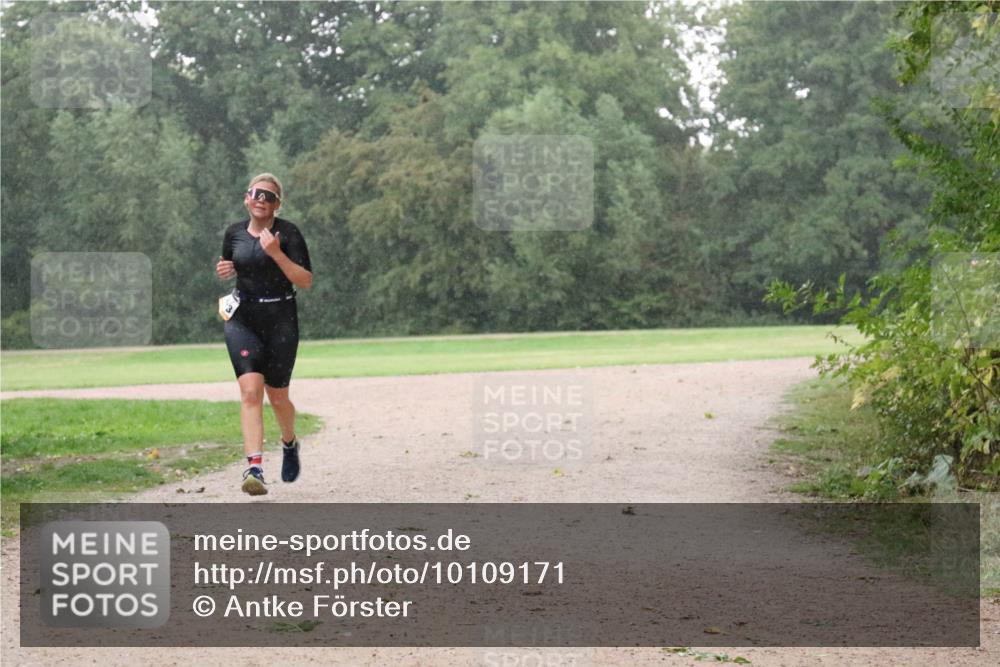 30.08.2026 - Elbe Triathlon Hamburg Antke Förster http://msf.ph/oto/10109171 30.08.2026 15:44:00 Laufen  meine-sportfotos.de