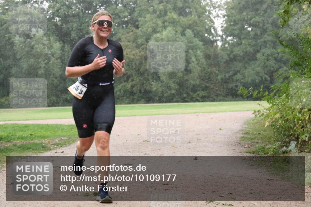 30.08.2026 - Elbe Triathlon Hamburg Antke Förster http://msf.ph/oto/10109177 30.08.2026 15:44:02 Laufen 463 meine-sportfotos.de