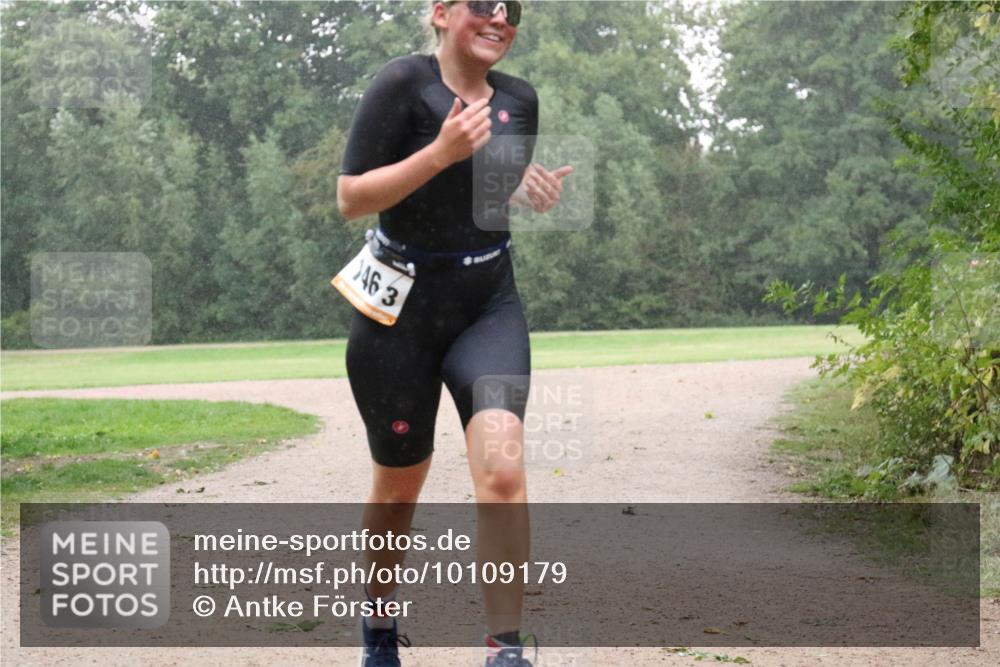 30.08.2026 - Elbe Triathlon Hamburg Antke Förster http://msf.ph/oto/10109179 30.08.2026 15:44:03 Laufen 463 meine-sportfotos.de