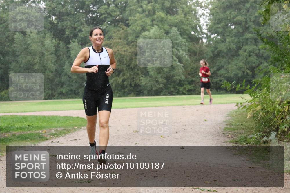 30.08.2026 - Elbe Triathlon Hamburg Antke Förster http://msf.ph/oto/10109187 30.08.2026 15:44:52 Laufen 3 meine-sportfotos.de