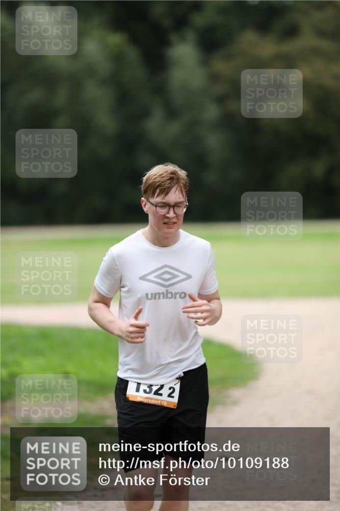 30.08.2026 - Elbe Triathlon Hamburg Antke Förster http://msf.ph/oto/10109188 30.08.2026 15:11:08 Laufen 132, 2, 10 meine-sportfotos.de