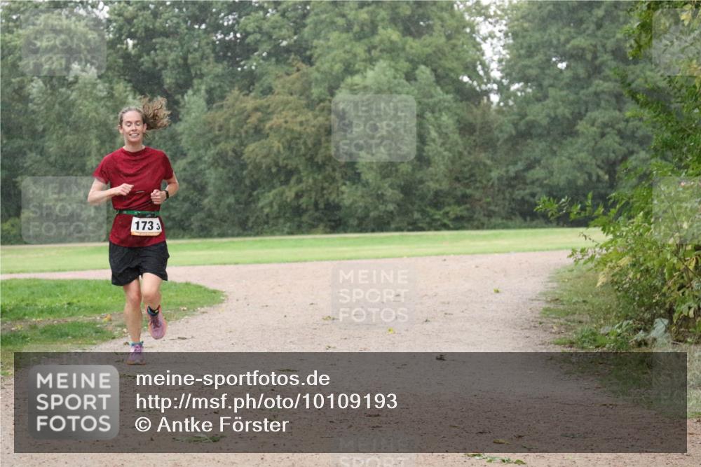 30.08.2026 - Elbe Triathlon Hamburg Antke Förster http://msf.ph/oto/10109193 30.08.2026 15:44:58 Laufen 1733 meine-sportfotos.de