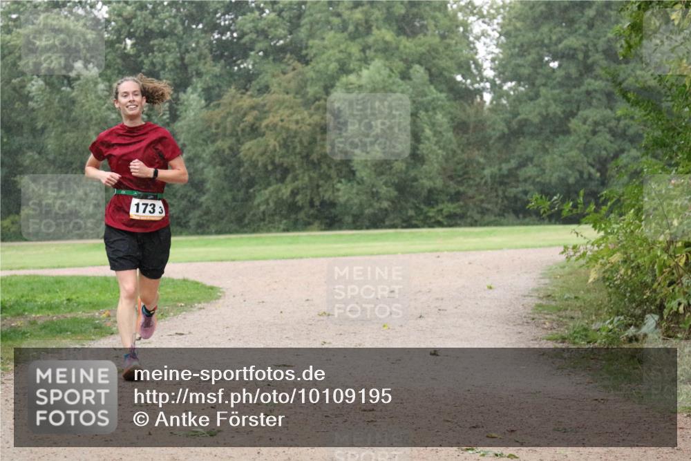 30.08.2026 - Elbe Triathlon Hamburg Antke Förster http://msf.ph/oto/10109195 30.08.2026 15:44:59 Laufen 1733 meine-sportfotos.de
