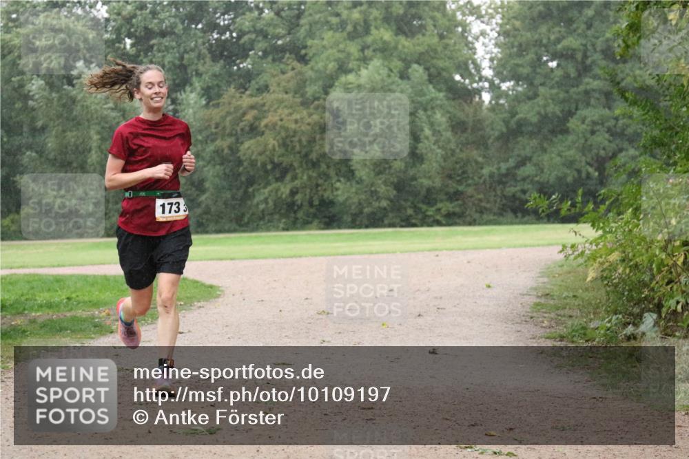 30.08.2026 - Elbe Triathlon Hamburg Antke Förster http://msf.ph/oto/10109197 30.08.2026 15:44:59 Laufen 173, 3 meine-sportfotos.de