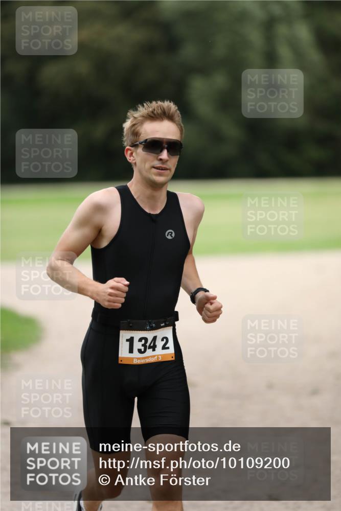 30.08.2026 - Elbe Triathlon Hamburg Antke Förster http://msf.ph/oto/10109200 30.08.2026 15:11:14 Laufen 1342, 3 meine-sportfotos.de