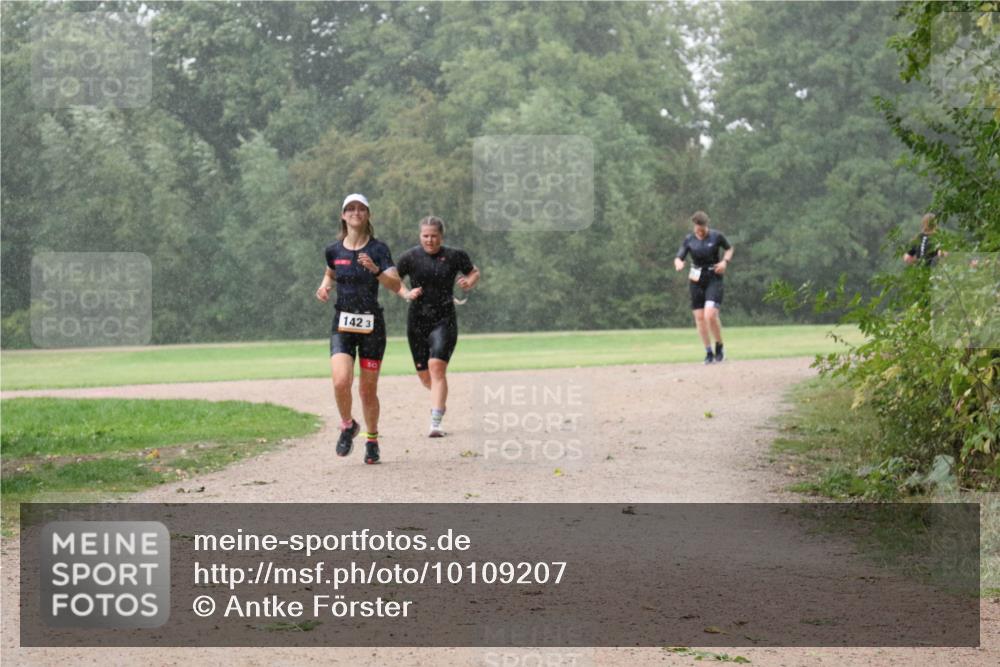 30.08.2026 - Elbe Triathlon Hamburg Antke Förster http://msf.ph/oto/10109207 30.08.2026 15:46:17 Laufen 142, 3 meine-sportfotos.de