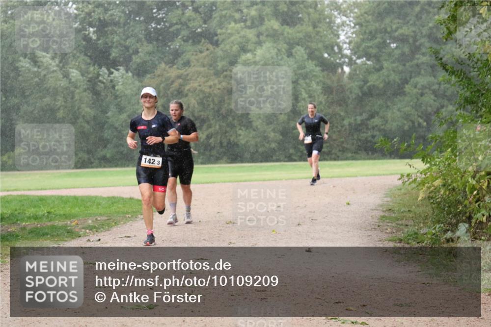 30.08.2026 - Elbe Triathlon Hamburg Antke Förster http://msf.ph/oto/10109209 30.08.2026 15:46:18 Laufen 142, 3 meine-sportfotos.de