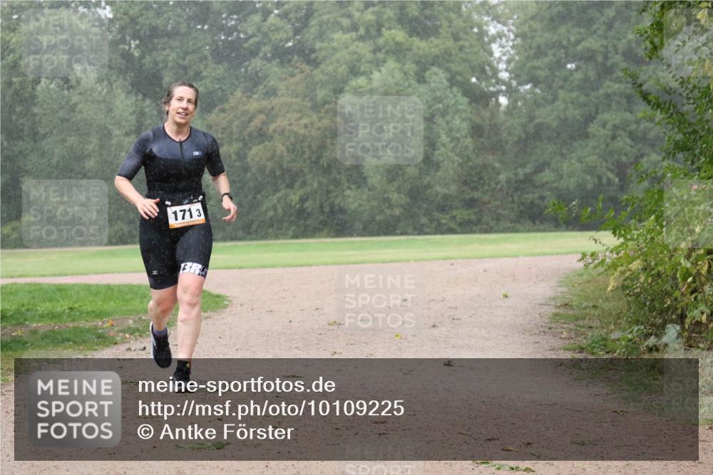 30.08.2026 - Elbe Triathlon Hamburg Antke Förster http://msf.ph/oto/10109225 30.08.2026 15:46:24 Laufen 1713 meine-sportfotos.de