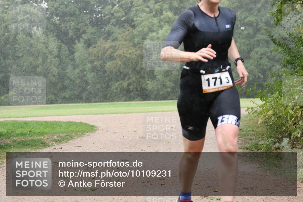 30.08.2026 - Elbe Triathlon Hamburg Antke Förster http://msf.ph/oto/10109231 30.08.2026 15:46:26 Laufen 1713, 13 meine-sportfotos.de