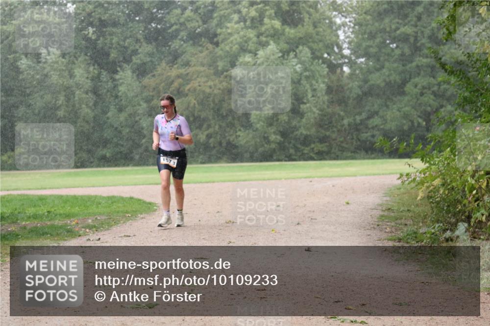 30.08.2026 - Elbe Triathlon Hamburg Antke Förster http://msf.ph/oto/10109233 30.08.2026 15:46:38 Laufen 157, 3 meine-sportfotos.de
