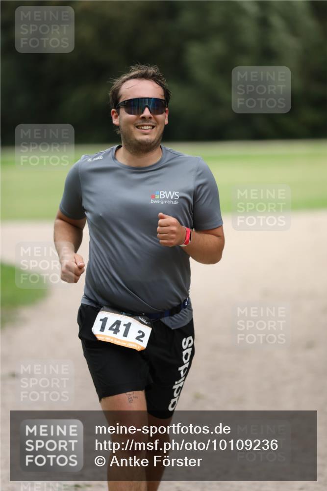 30.08.2026 - Elbe Triathlon Hamburg Antke Förster http://msf.ph/oto/10109236 30.08.2026 15:12:51 Laufen 141, 2, 1 meine-sportfotos.de
