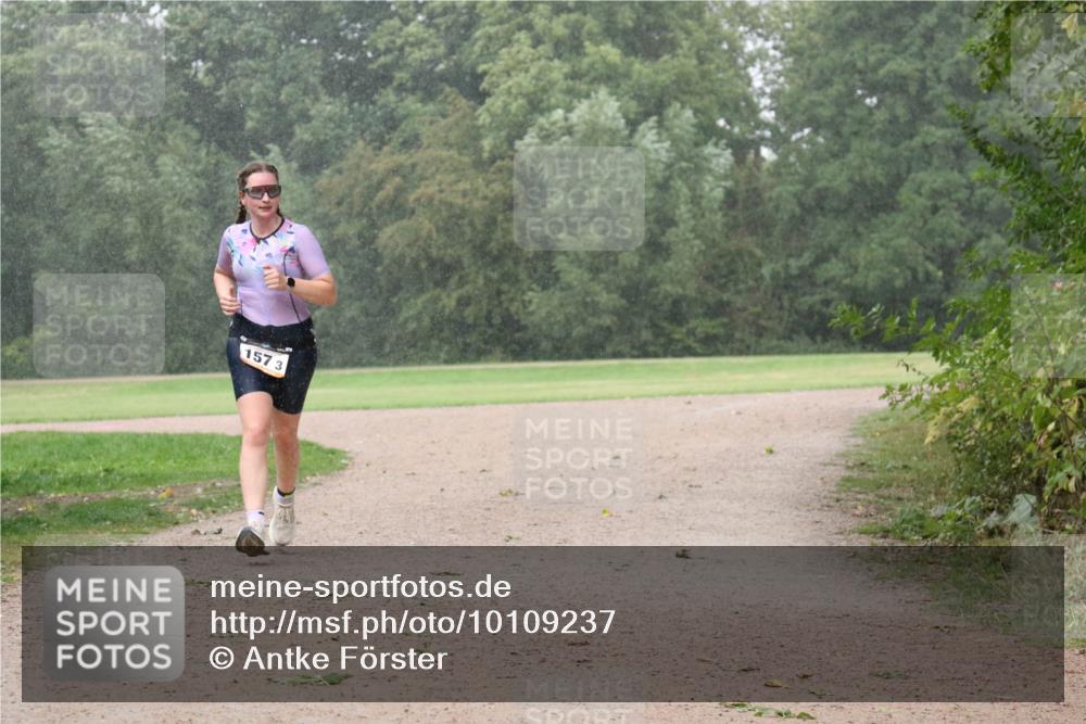 30.08.2026 - Elbe Triathlon Hamburg Antke Förster http://msf.ph/oto/10109237 30.08.2026 15:46:39 Laufen 157, 3 meine-sportfotos.de
