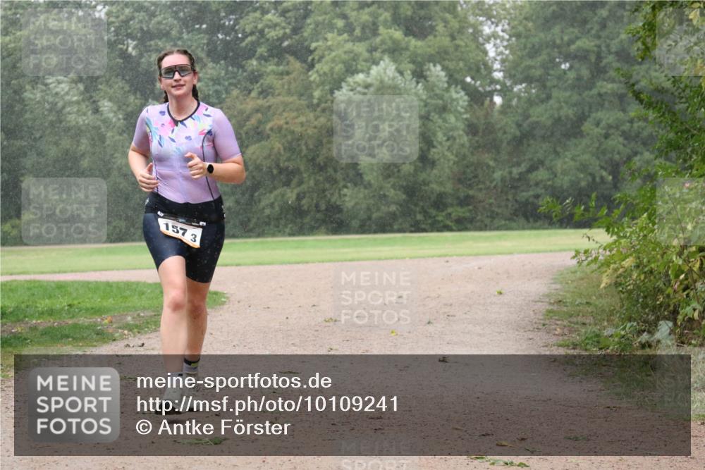 30.08.2026 - Elbe Triathlon Hamburg Antke Förster http://msf.ph/oto/10109241 30.08.2026 15:46:40 Laufen 1573 meine-sportfotos.de