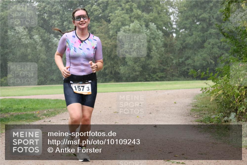 30.08.2026 - Elbe Triathlon Hamburg Antke Förster http://msf.ph/oto/10109243 30.08.2026 15:46:41 Laufen 157, 3 meine-sportfotos.de