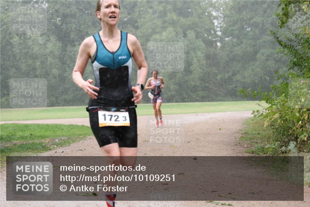 30.08.2026 - Elbe Triathlon Hamburg Antke Förster http://msf.ph/oto/10109251 30.08.2026 15:47:55 Laufen 172, 3 meine-sportfotos.de