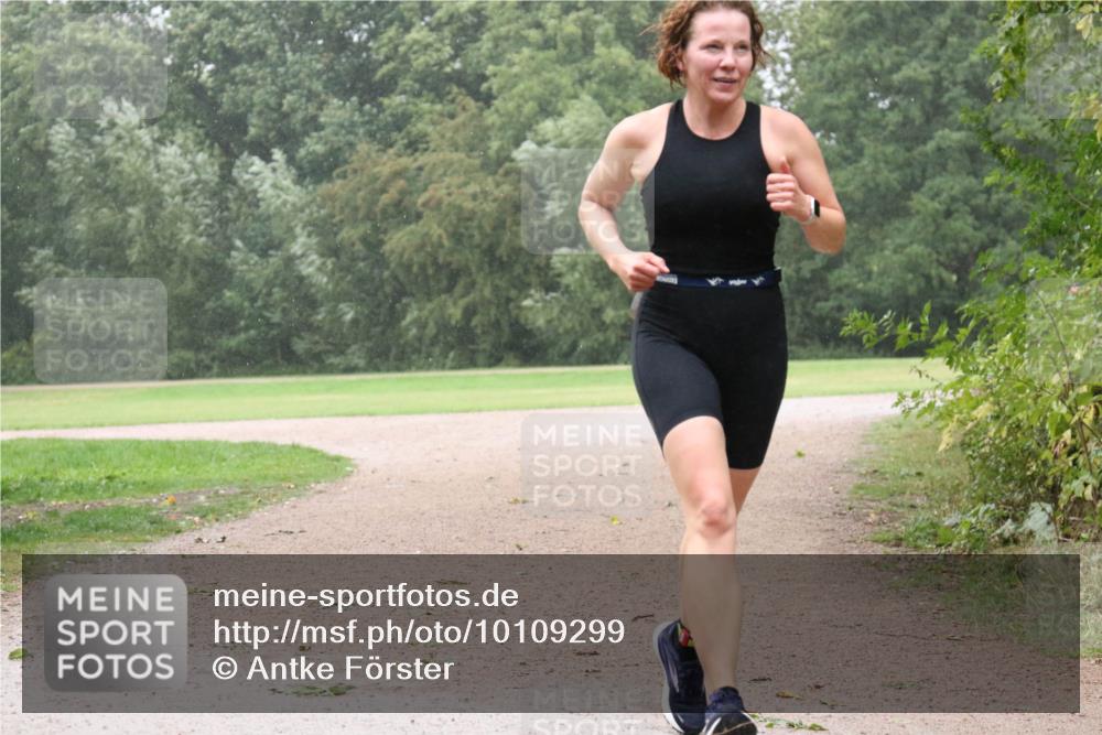 30.08.2026 - Elbe Triathlon Hamburg Antke Förster http://msf.ph/oto/10109299 30.08.2026 15:49:08 Laufen  meine-sportfotos.de