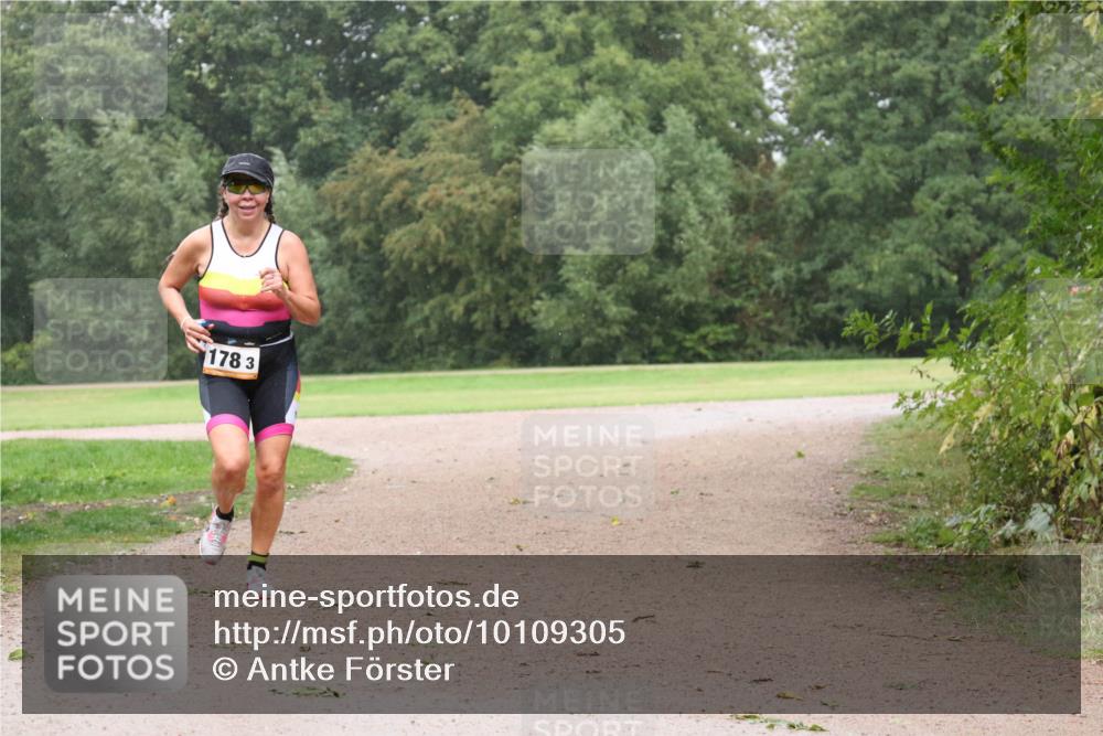 30.08.2026 - Elbe Triathlon Hamburg Antke Förster http://msf.ph/oto/10109305 30.08.2026 15:50:34 Laufen 178, 3 meine-sportfotos.de