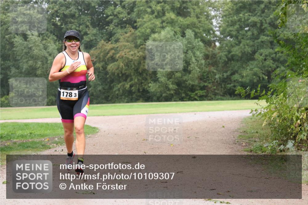 30.08.2026 - Elbe Triathlon Hamburg Antke Förster http://msf.ph/oto/10109307 30.08.2026 15:50:35 Laufen 1783 meine-sportfotos.de