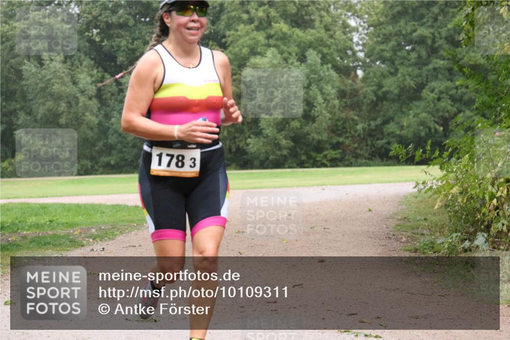 30.08.2026 - Elbe Triathlon Hamburg Antke Förster http://msf.ph/oto/10109311 30.08.2026 15:50:36 Laufen 1783 meine-sportfotos.de