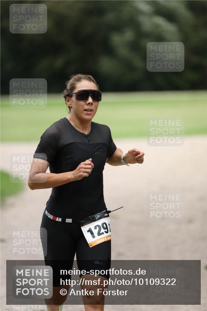 30.08.2026 - Elbe Triathlon Hamburg Antke Förster http://msf.ph/oto/10109322 30.08.2026 15:25:29 Laufen 129 meine-sportfotos.de