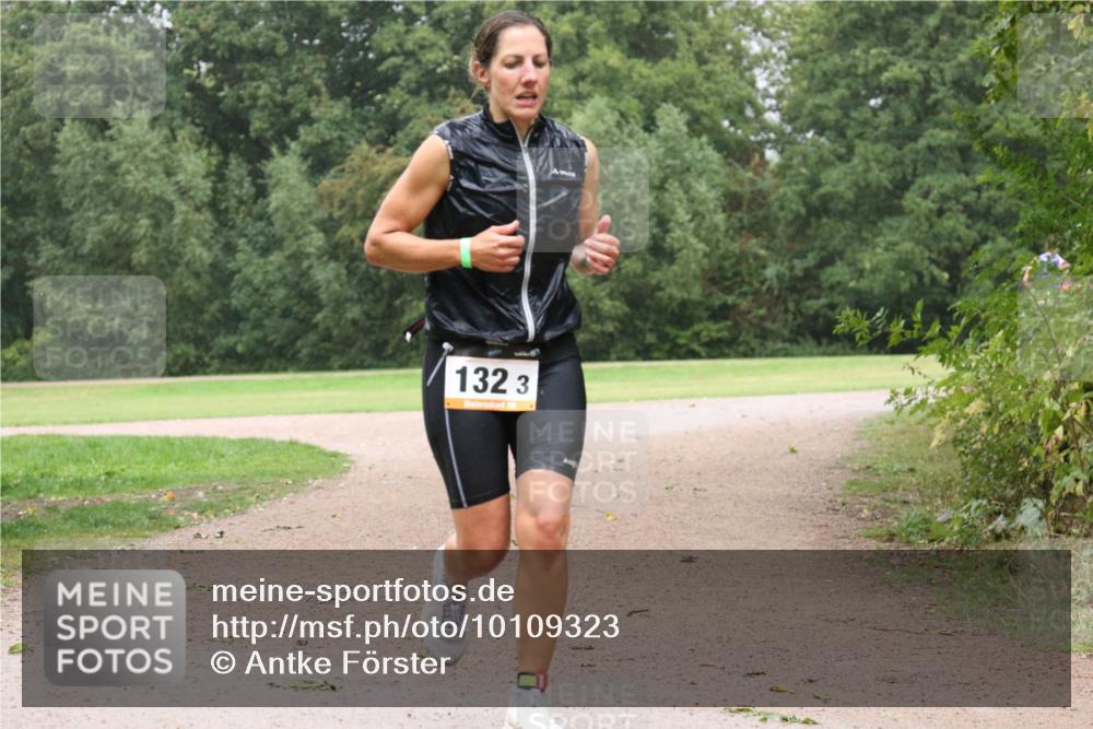 30.08.2026 - Elbe Triathlon Hamburg Antke Förster http://msf.ph/oto/10109323 30.08.2026 15:50:56 Laufen 1323, 10 meine-sportfotos.de